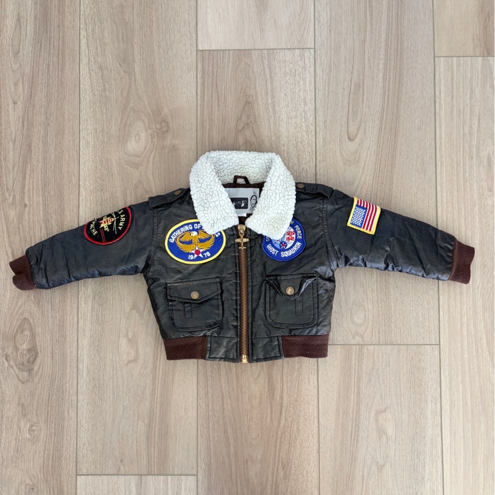 Vintage Black Kids Puffer Jacket with White Sherpa Collar and Patch Details